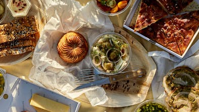 18 Things To Order From London Restaurants For A Big-Deal Picnic feature image