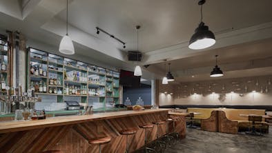 14 Places Where You Can Watch Sports And Eat Good Food feature image