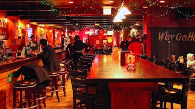 17 Chicago Restaurants Perfect For Guys' Night Out feature image