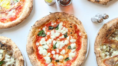 15 Great Delivery Spots For Watching Sports feature image