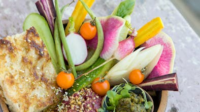LA Restaurants Selling Groceries And Produce Boxes feature image