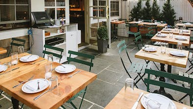 14 Casual Spots For An Easy Dinner Outside feature image