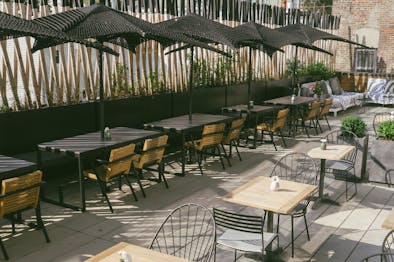 75 Great Places To Eat Outside Right Now feature image
