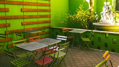 Where To Get A Low-Key Dinner With A Friend Outside feature image