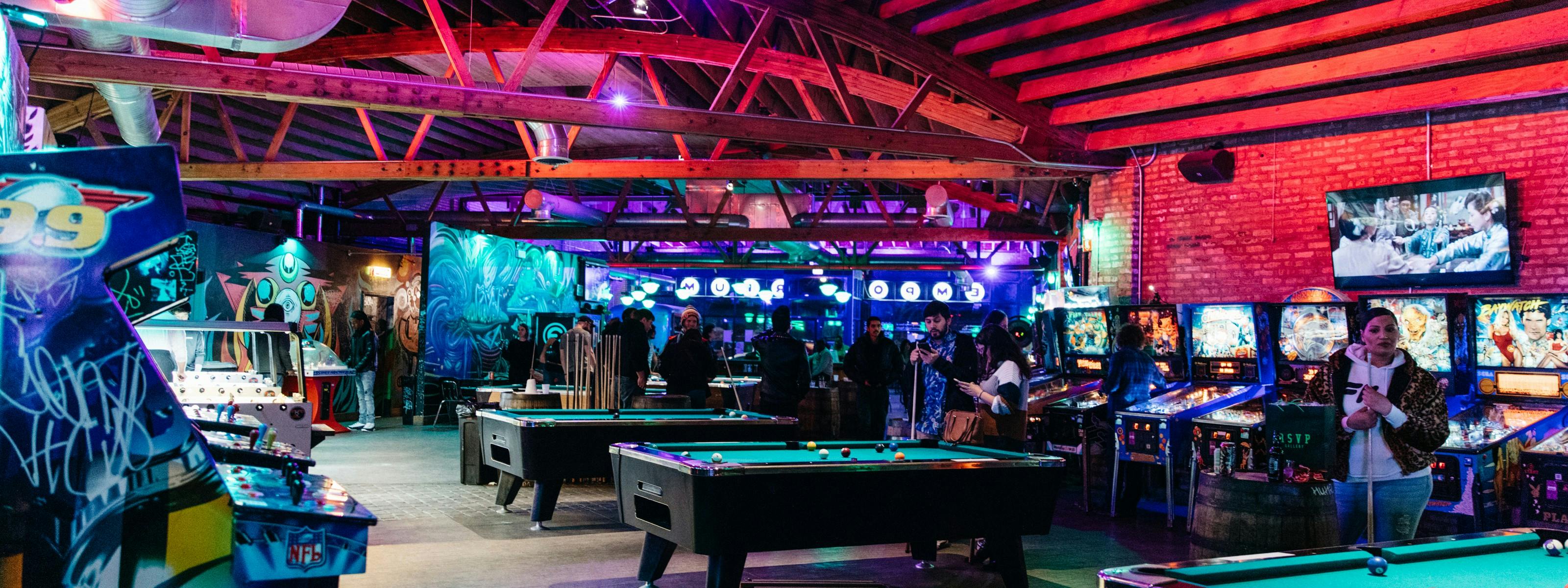 10 Great Chicago Bars With Indoor Activities Chicago The Infatuation