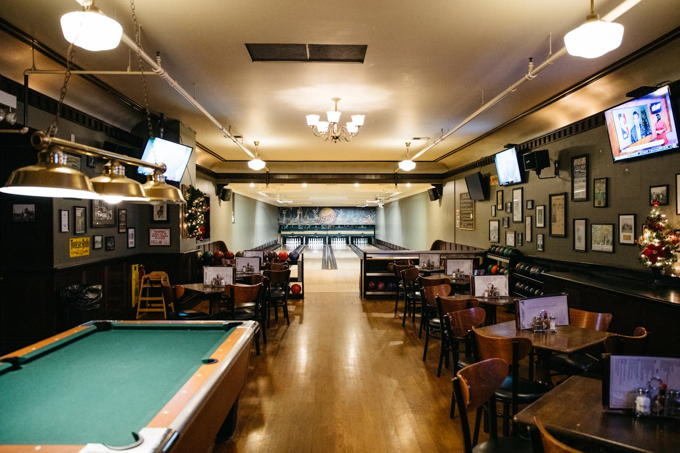 10 Great Chicago Bars With Indoor Activities Chicago The Infatuation