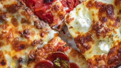The Best New Pizza In Chicago feature image