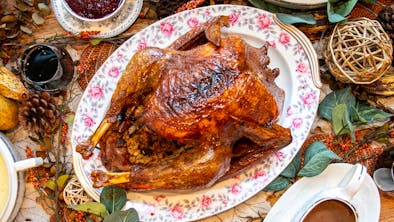 Chicago Restaurants Offering Thanksgiving Takeout Specials feature image