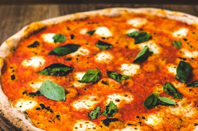 22 Movie & Food Delivery Pairings For You To Watch & Eat Tonight feature image