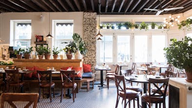 Where To Have A Graduation Lunch Or Dinner feature image