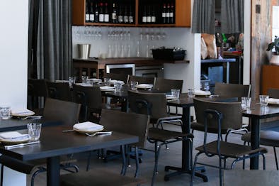 Great Restaurants For A Last-Minute Date Night feature image