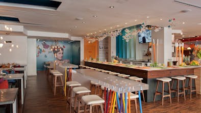 10 Great Restaurants For Group Dinners feature image