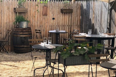 Where To Eat Outside In Jersey City & Hoboken feature image