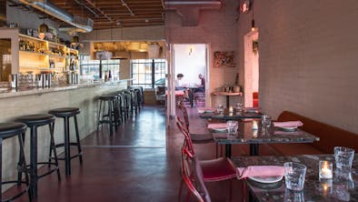 17 LA Bars Perfect For A First Date feature image