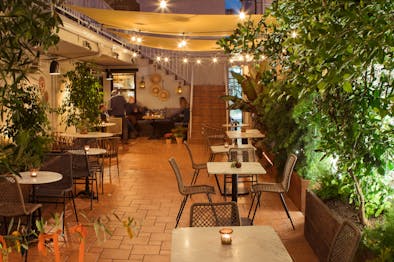 LA Restaurants Where You Can Eat Outside Today feature image