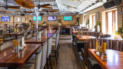 22 LA Sports Bars That Also Serve Good Food feature image
