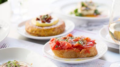 Where To Eat When You Want A Bit Of This & A Bit Of That (In The Sunshine) feature image