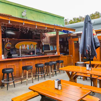 Where To Watch Sports Outside In La Los Angeles The Infatuation