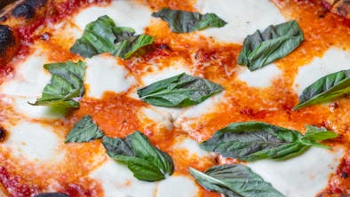 Where To Get Pizza Delivery In LA feature image