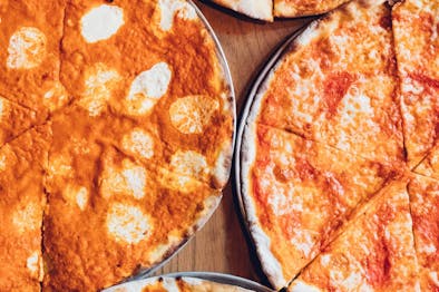 Where To Get Pizza Delivery In NYC feature image
