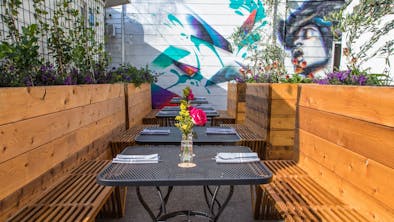 Seattle Restaurants & Bars With Outdoor Seating feature image