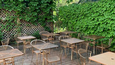 13 Great Secluded Patios In Chicago feature image