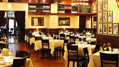 The 10 Best Steakhouses In Chicago feature image