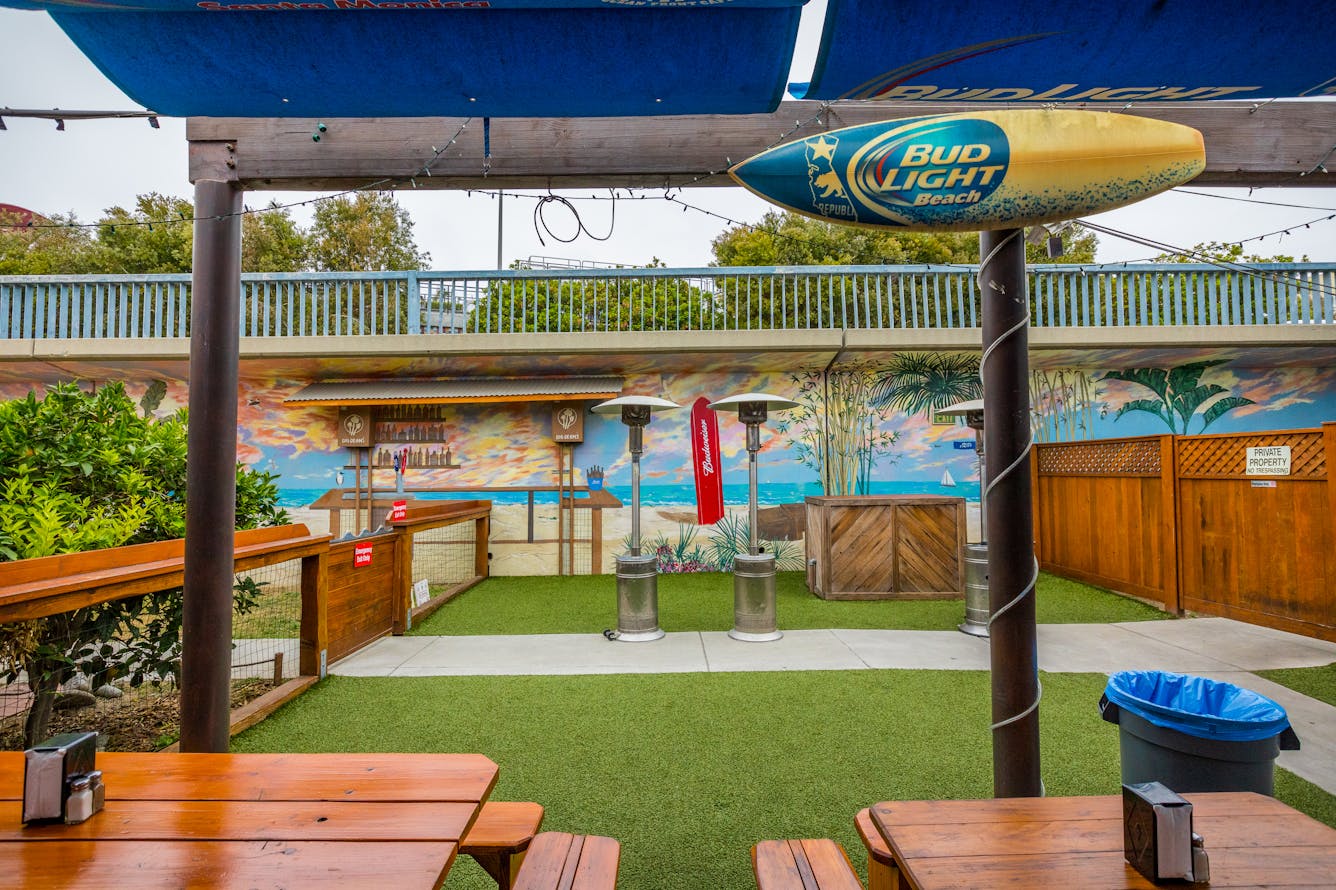 The Best Bars In Santa Monica Santa Monica Los Angeles The