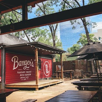 The Best Bars And Restaurants On Rainey Street Rainey Street Austin The Infatuation