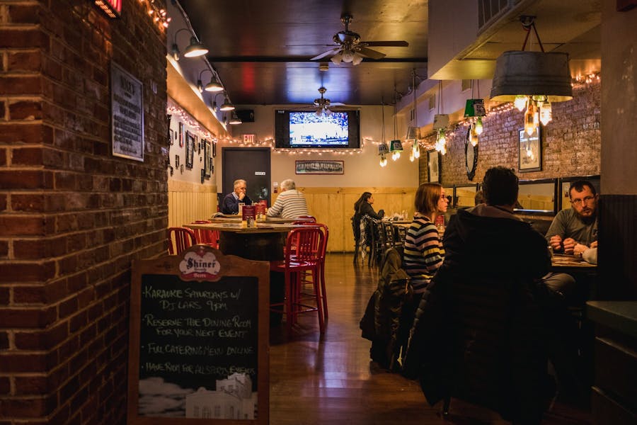 The Best Bars To Watch Sports In Philly Philadelphia The Infatuation