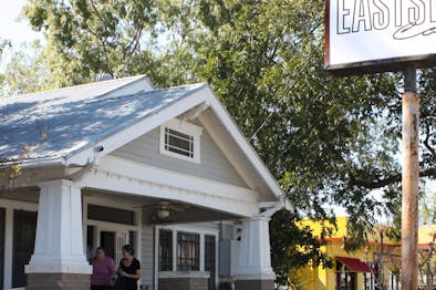 Where To Eat With Vegetarians In Austin feature image