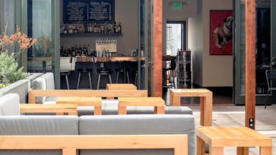 Great Places For A Big Group Dinner Outside feature image