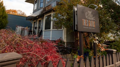 10 Unique Fall Outdoor Dining Experiences feature image
