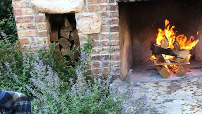 11 Unique Fall Outdoor Dining Experiences feature image