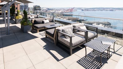 The 20 Best Places To Eat & Drink By The Water feature image
