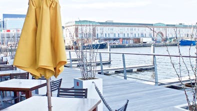 Where To Eat And Drink On The Water feature image