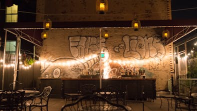 Where To Eat Outside Past 11pm In NYC feature image