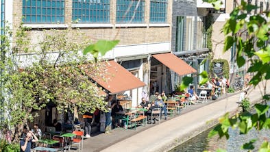 Where To Eat Or Drink Near Water feature image