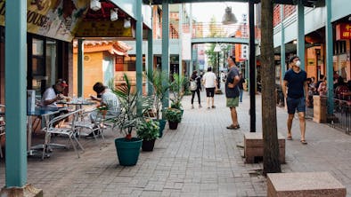 Where To Eat Outside In Chinatown feature image