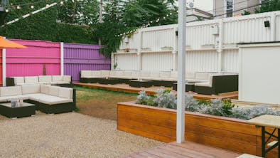 Where To Eat Outside In Greenpoint feature image