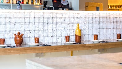 Where To Eat With A New Friend When You Don’t Want It To Feel Awkward feature image