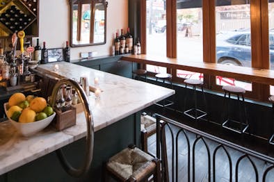 Where To Eat With A Third-Tier Friend feature image