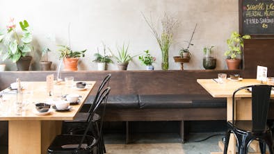 Where To Get A Last-Minute Group Dinner On Capitol Hill feature image