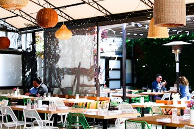 Where To Eat Brunch Before The Beach feature image