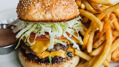 Where To Get A Burger At The Bar By Yourself feature image