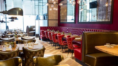 Where To Have A Last-Minute Group Dinner feature image