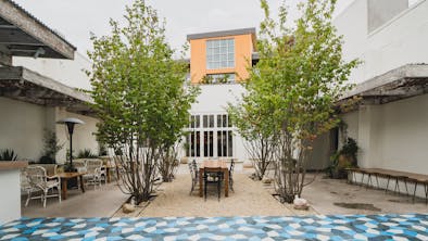 Where To Have Brunch Outside In Philadelphia feature image