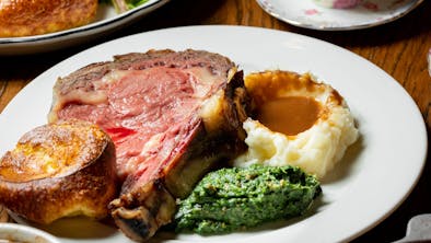 LA Restaurants Offering Holiday Takeout & Delivery Specials feature image