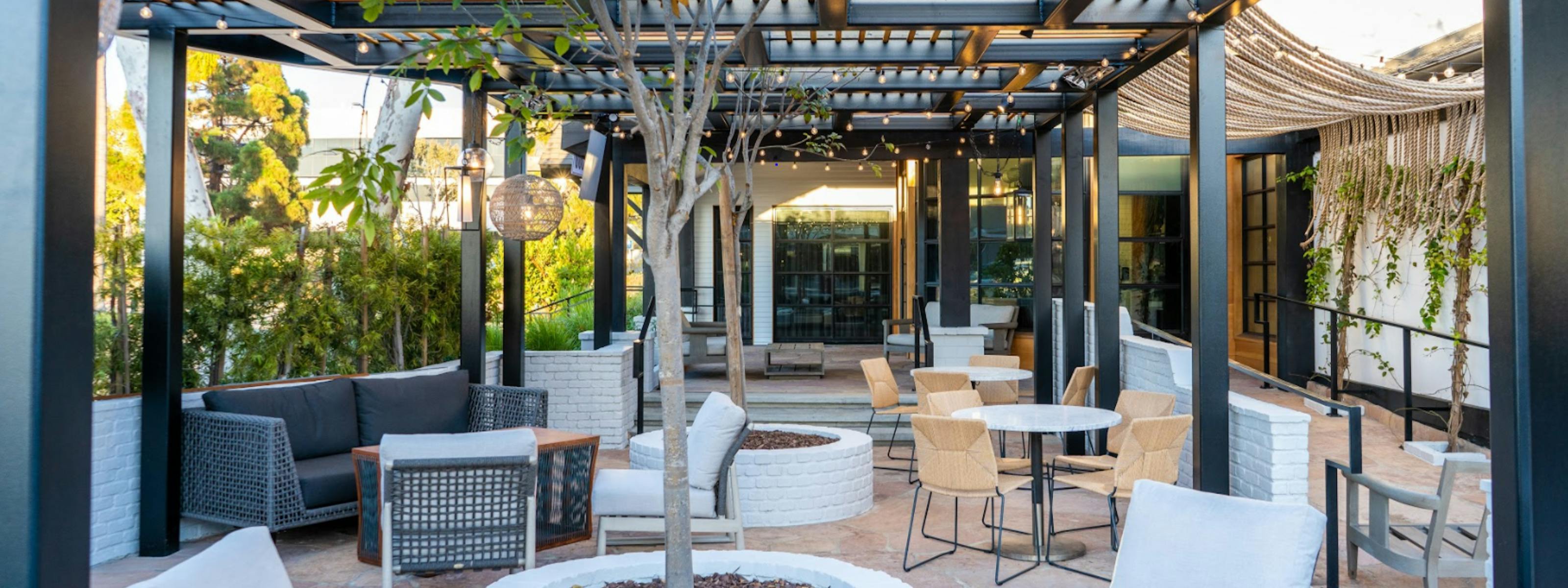 Jerry S Patio Cafe Bar Brings The Iconic Jerry S Famous Deli Back To Marina Del Rey With A Patio And Cafe Too Marina Del Rey Los Angeles The Infatuation