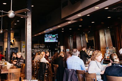 Pearlz Oyster Bar feature image
